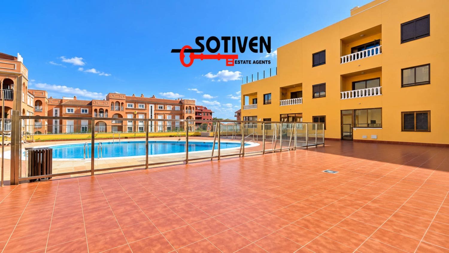 3 Zimmer Apartment zu verkaufen in El Medano mit Pool Garage - 350.000 € (Ref: 10146348)
