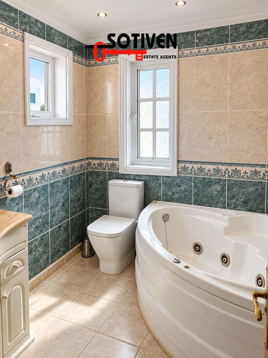 5 bedroom Villa for sale in Valle de San Lorenzo with pool garage - € 895,000 (Ref: 10168269)