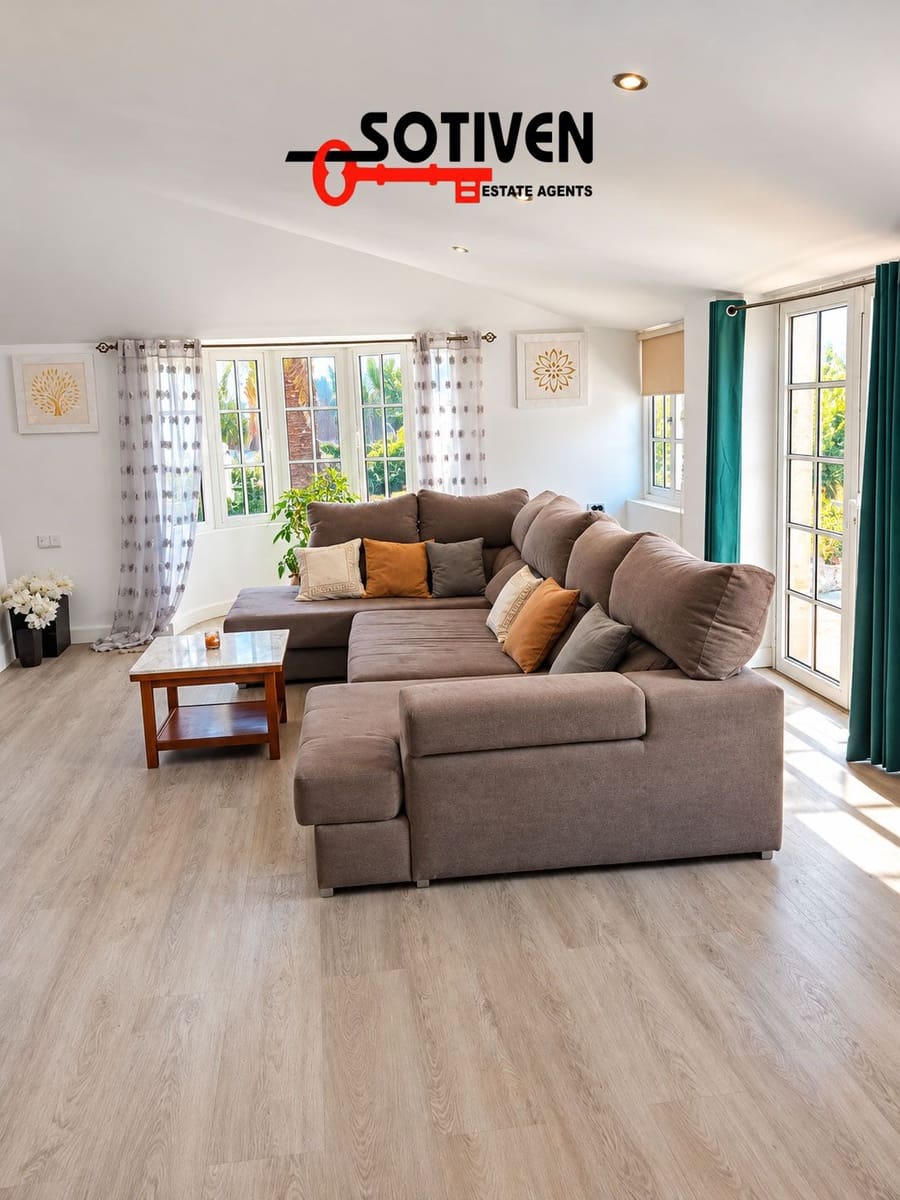 5 bedroom Villa for sale in Valle de San Lorenzo with pool garage - € 895,000 (Ref: 10168269)