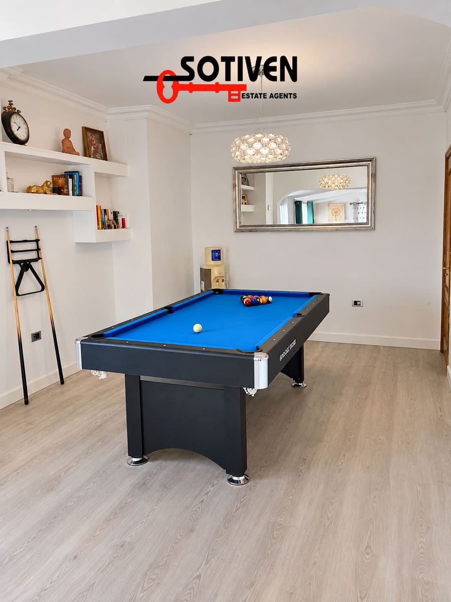 5 bedroom Villa for sale in Valle de San Lorenzo with pool garage - € 895,000 (Ref: 10168269)