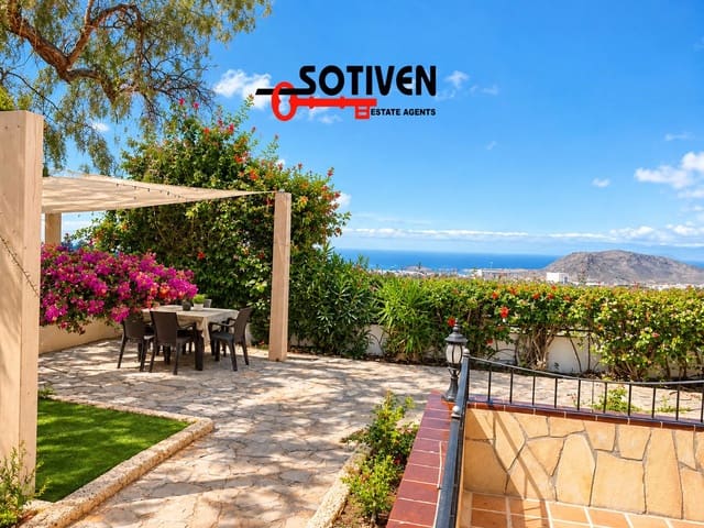 5 slaapkamer Villa te koop in Valle de San Lorenzo, Arona met zwembad garage - € 895.000 (Ref: 10168269)