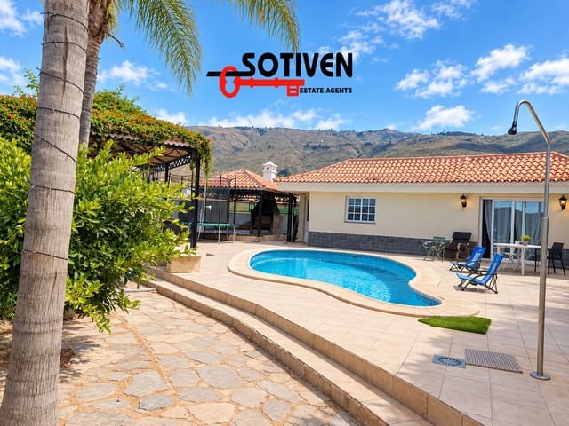 5 slaapkamer Villa te koop in Valle de San Lorenzo, Arona met zwembad garage - € 895.000 (Ref: 10168269)