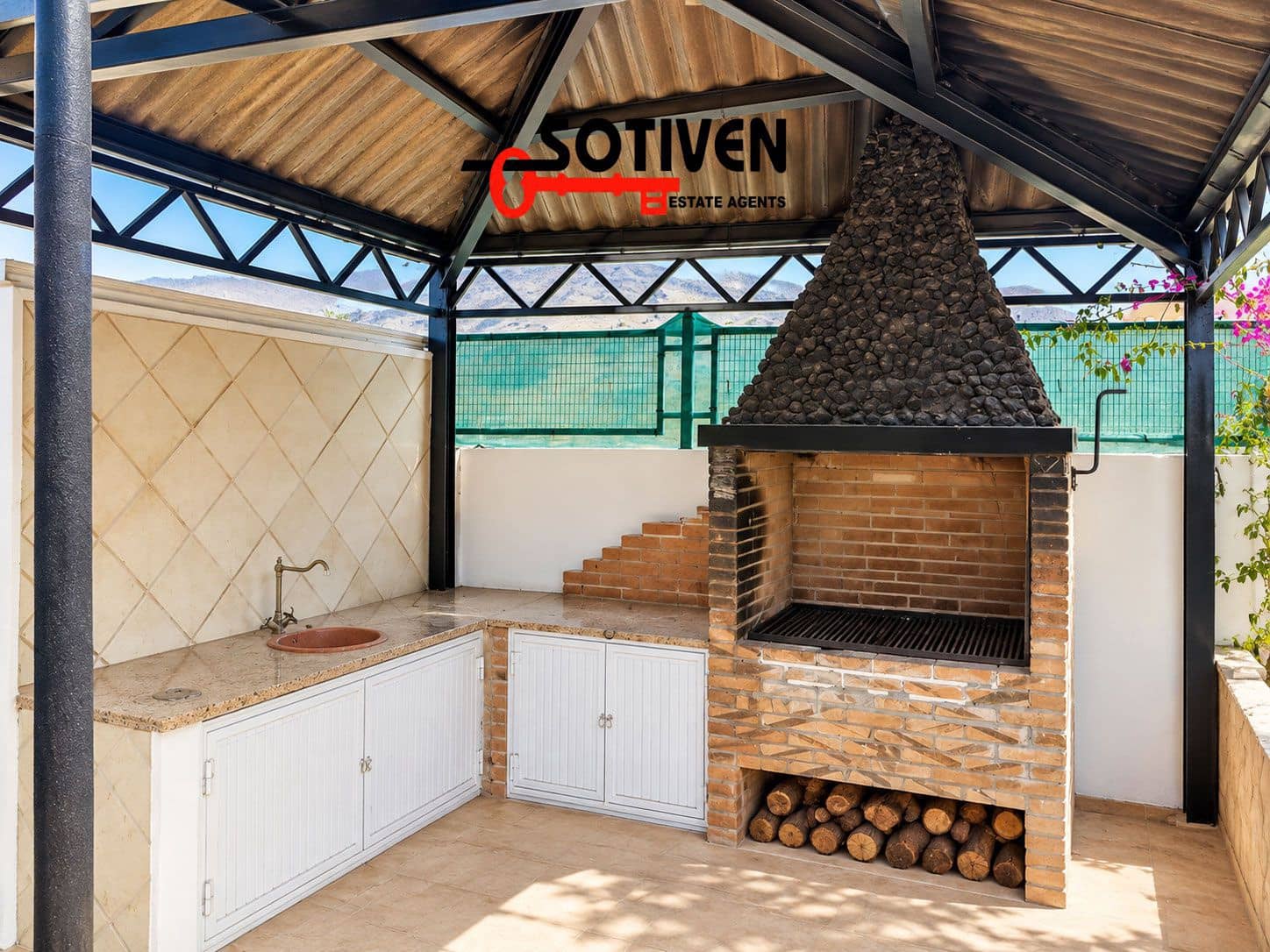 5 bedroom Villa for sale in Valle de San Lorenzo with pool garage - € 895,000 (Ref: 10168269)