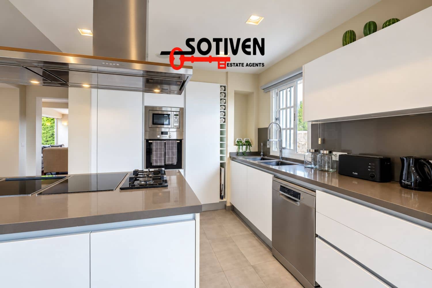 4 soverom Villa til salgs i El Madronal med svømmebasseng garasje - € 1 599 000 (Ref: 10168271)