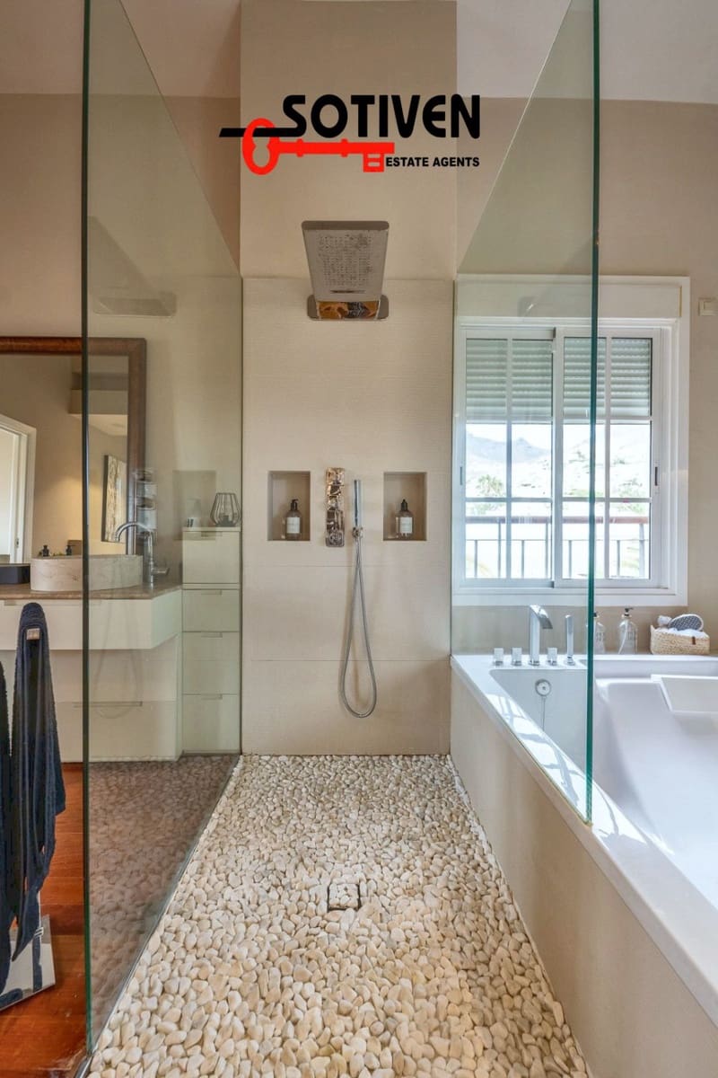 4 soverom Villa til salgs i El Madronal med svømmebasseng garasje - € 1 599 000 (Ref: 10168271)