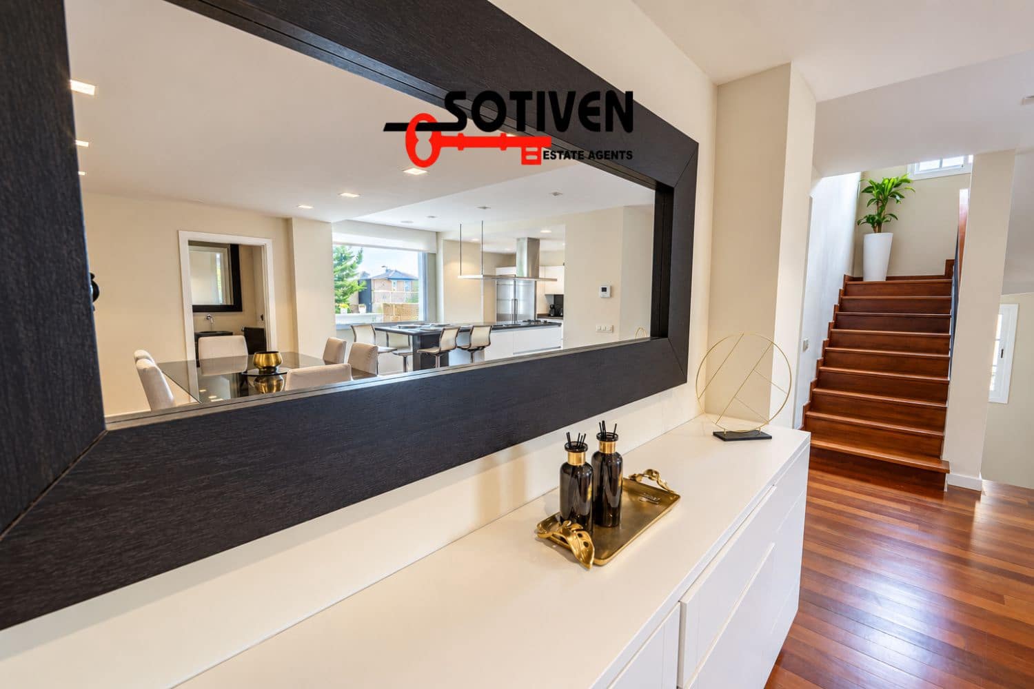 4 soverom Villa til salgs i El Madronal med svømmebasseng garasje - € 1 599 000 (Ref: 10168271)