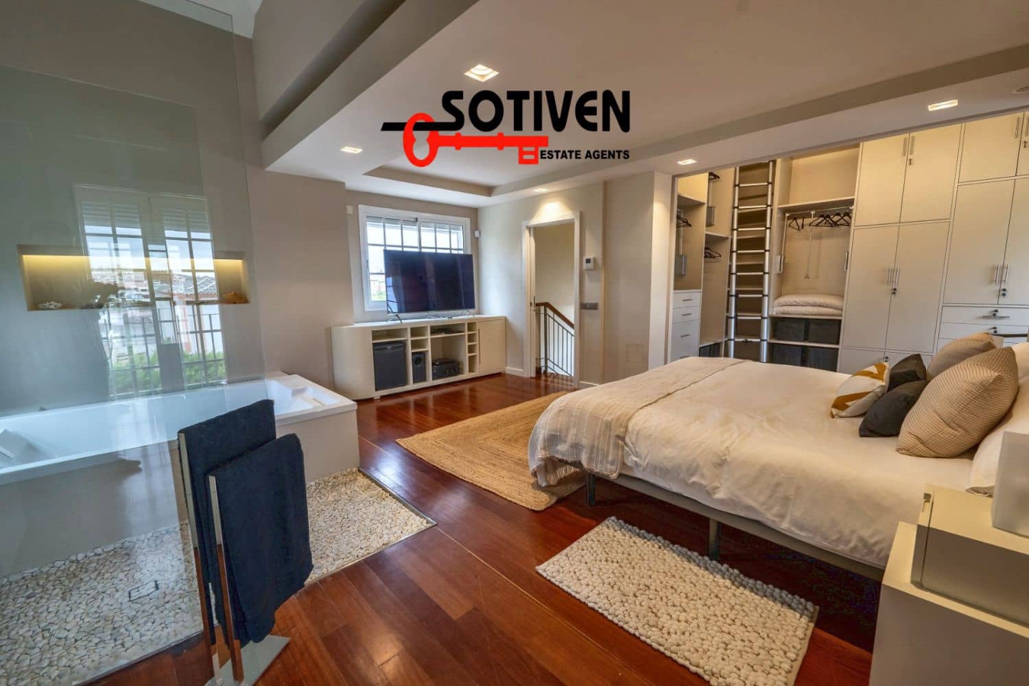 4 soverom Villa til salgs i El Madronal med svømmebasseng garasje - € 1 599 000 (Ref: 10168271)