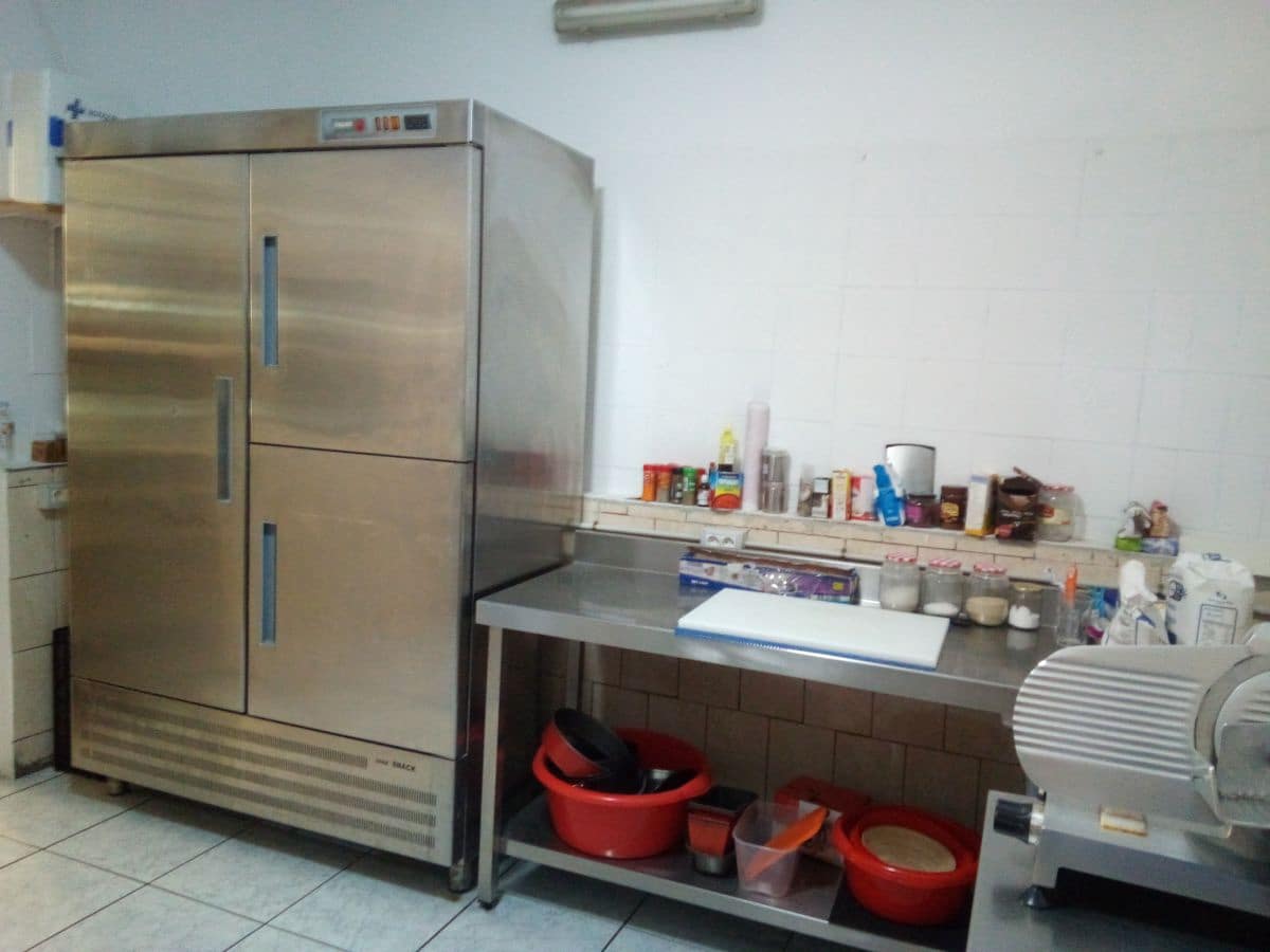 Kaupallinen myytävänä paikassa Adeje - 190 000 € (Ref: 7731838)