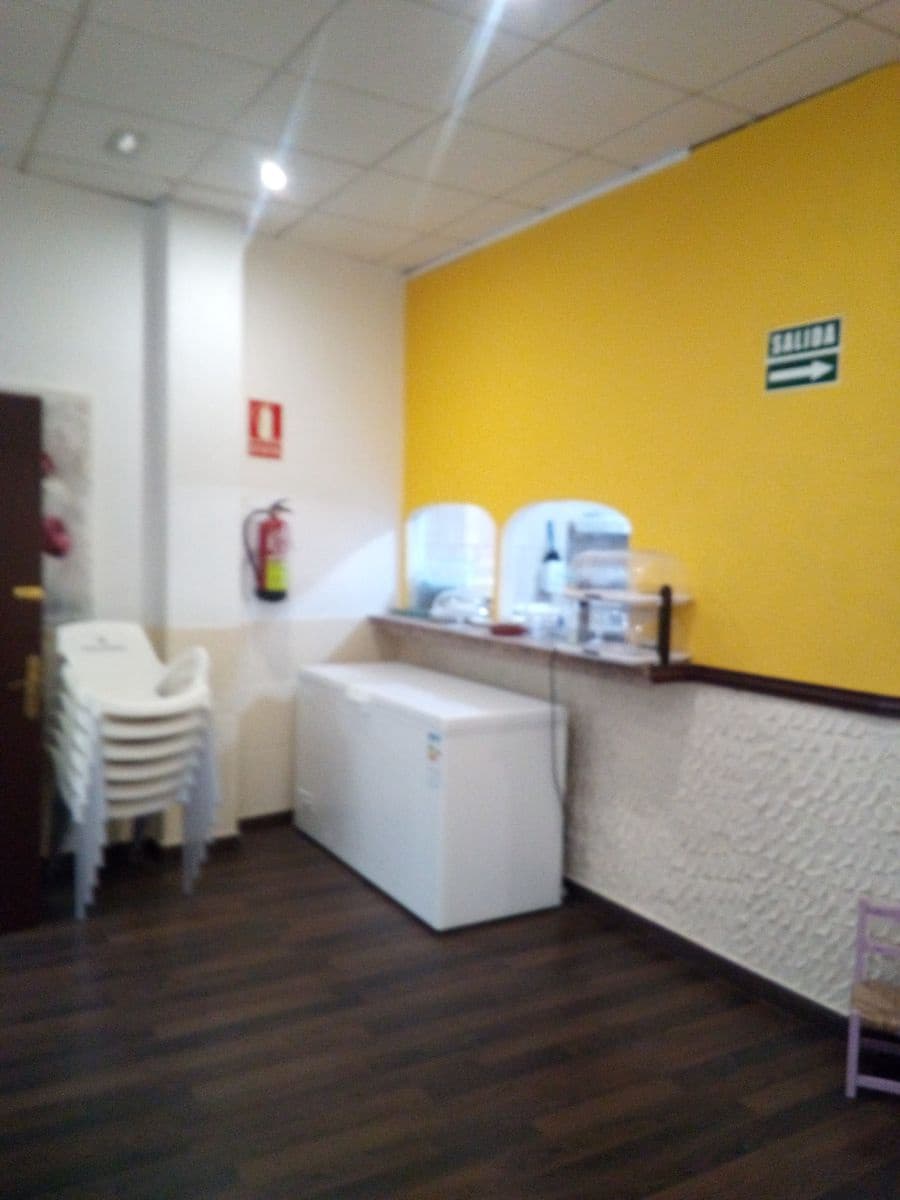 Kaupallinen myytävänä paikassa Adeje - 190 000 € (Ref: 7731838)