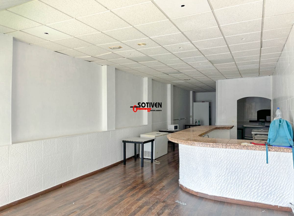 Kaupallinen myytävänä paikassa Adeje - 190 000 € (Ref: 7731838)