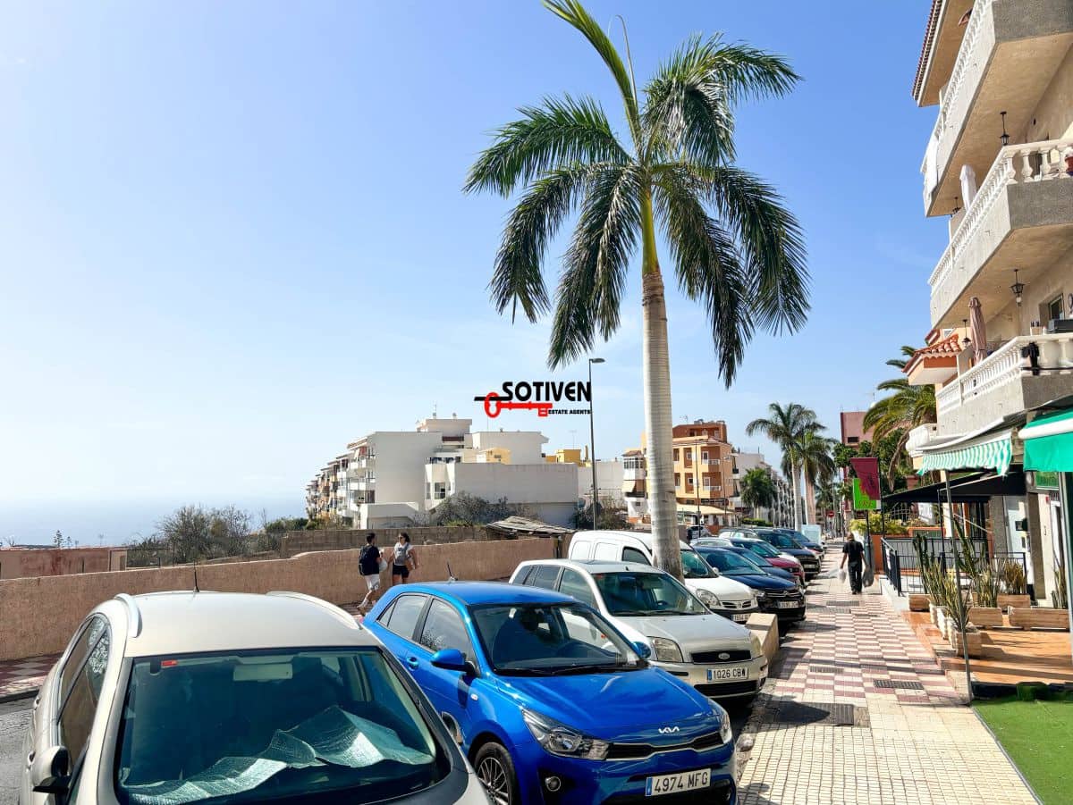 Kaupallinen myytävänä paikassa Adeje - 190 000 € (Ref: 7731838)