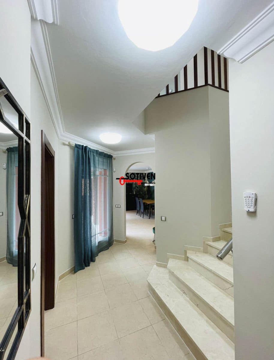 4 soveværelse Villa til leje i Los Cristianos med garage - € 5.500 (Ref: 8047851)