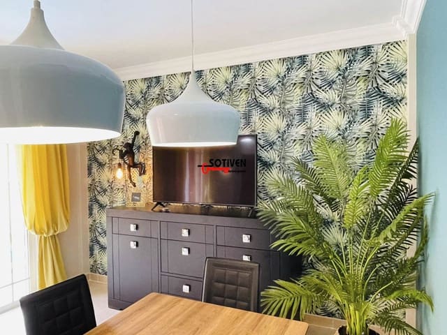 4 makuuhuone Huvila vuokrattavana paikassa Los Cristianos, Arona mukana 
autotalli - 5 500 € (Ref: 8047851)