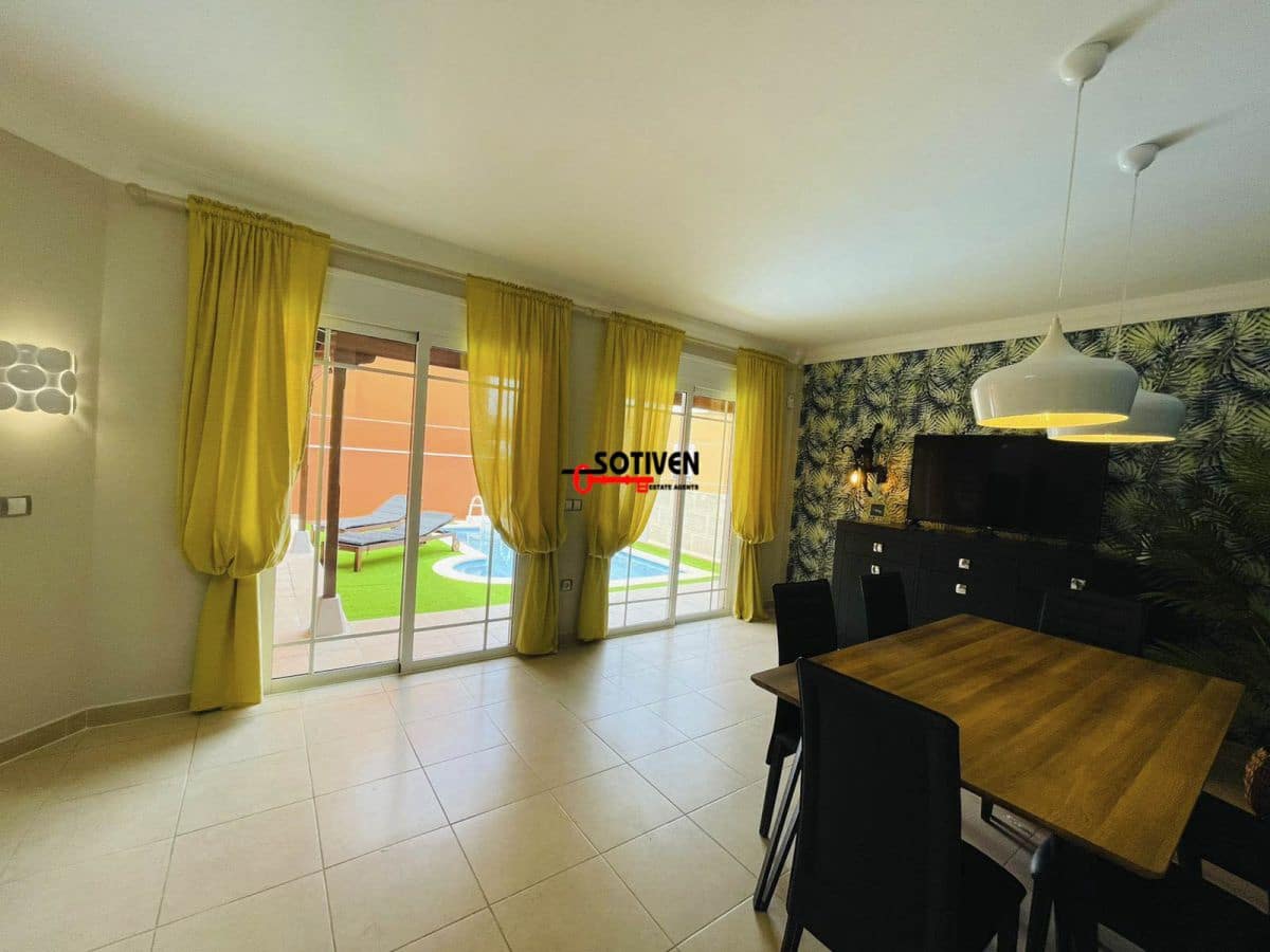 4 soveværelse Villa til leje i Los Cristianos med garage - € 5.500 (Ref: 8047851)