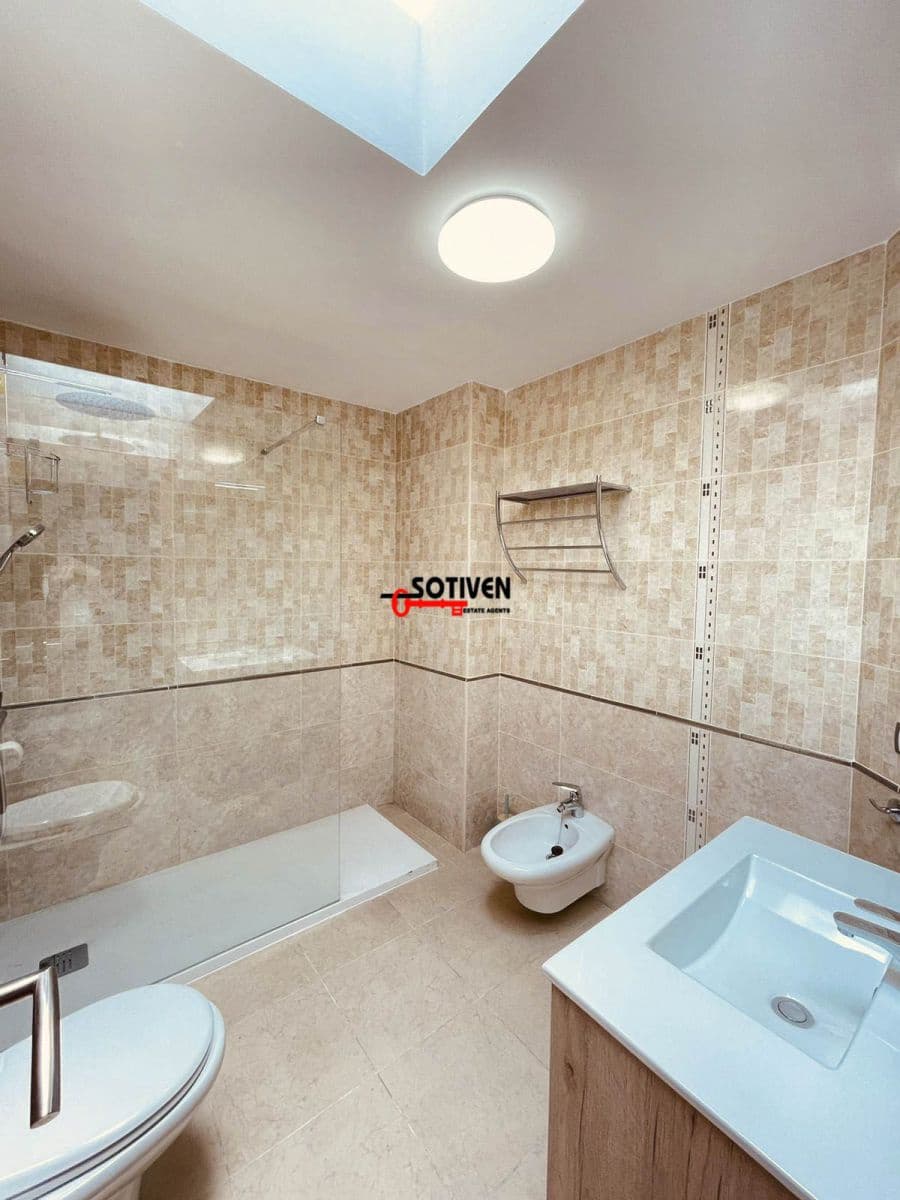 4 soveværelse Villa til leje i Los Cristianos med garage - € 5.500 (Ref: 8047851)