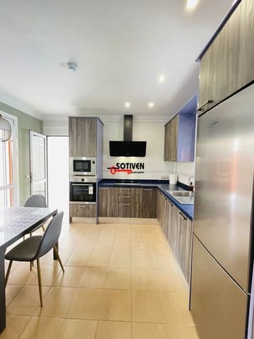 4 makuuhuone Huvila vuokrattavana paikassa Los Cristianos, Arona mukana 
autotalli - 5 500 € (Ref: 8047851)