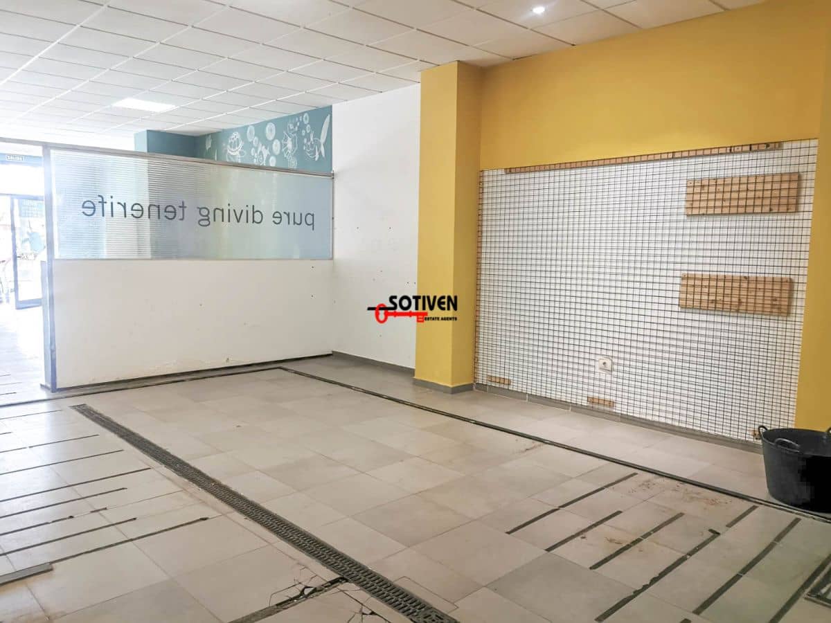 Erhverv til salg i Alcala - € 440.000 (Ref: 8685913)