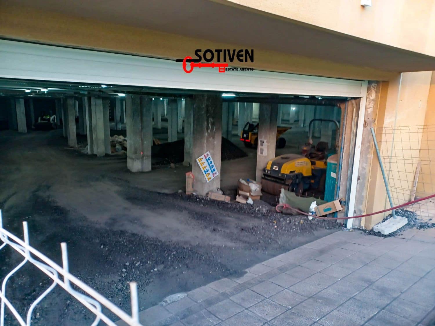 Garage til salg i El Medano - € 16.700 (Ref: 8723648)