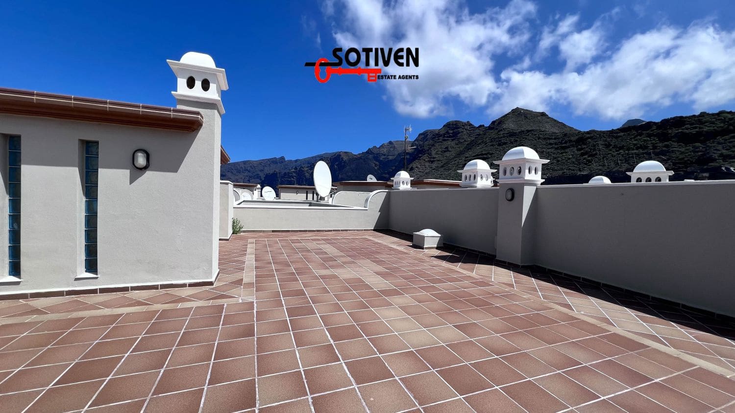 2 soveværelse Lejlighed til salg i Puerto Santiago med garage - € 550.883 (Ref: 8960390)