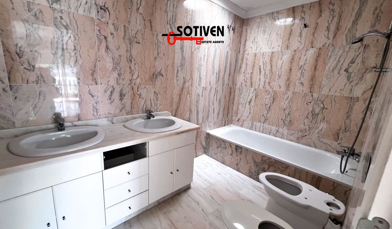 2 soveværelse Lejlighed til salg i Puerto Santiago med garage - € 550.883 (Ref: 8960390)