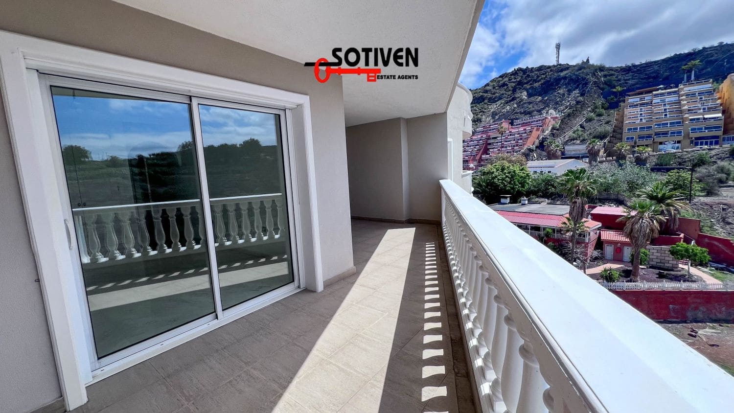 2 soveværelse Lejlighed til salg i Puerto Santiago med garage - € 594.423 (Ref: 8960391)