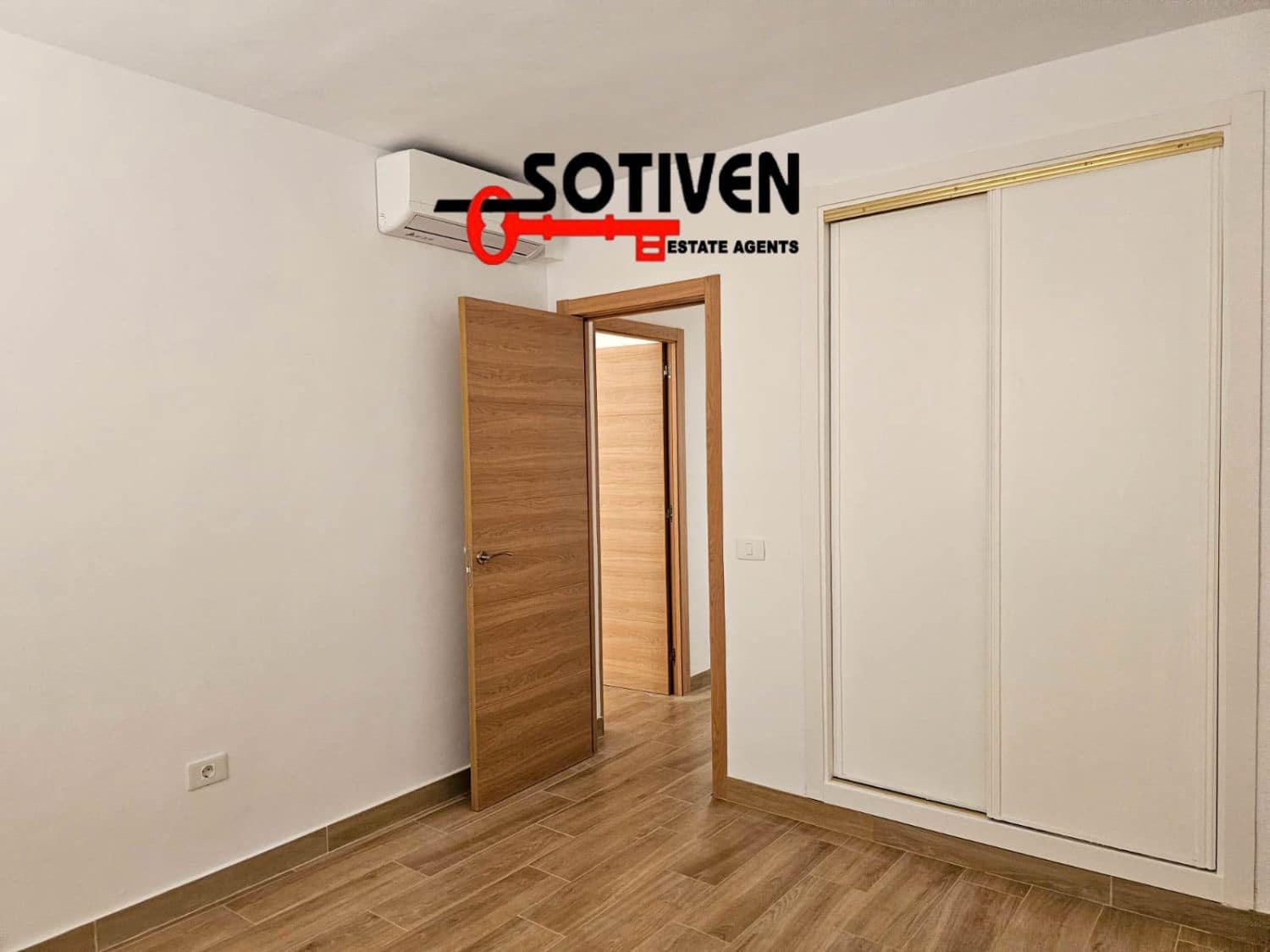 5 soveværelse Villa til salg i Guargacho med garage - € 820.000 (Ref: 8982719)