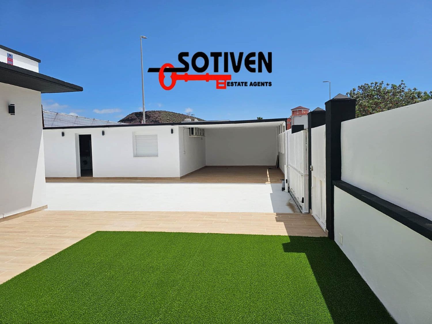 5 soveværelse Villa til salg i Guargacho med garage - € 820.000 (Ref: 8982719)