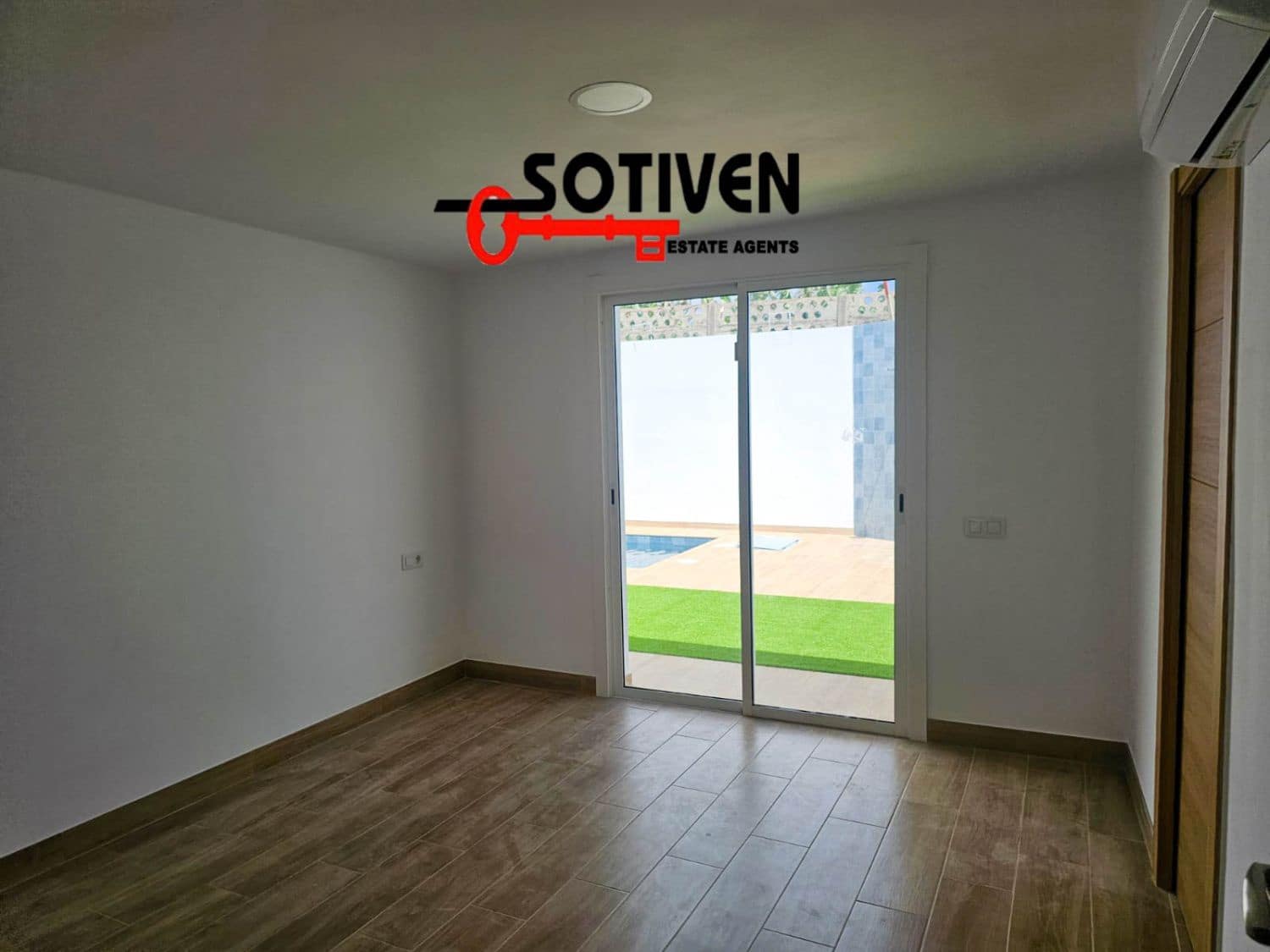 5 soveværelse Villa til salg i Guargacho med garage - € 820.000 (Ref: 8982719)