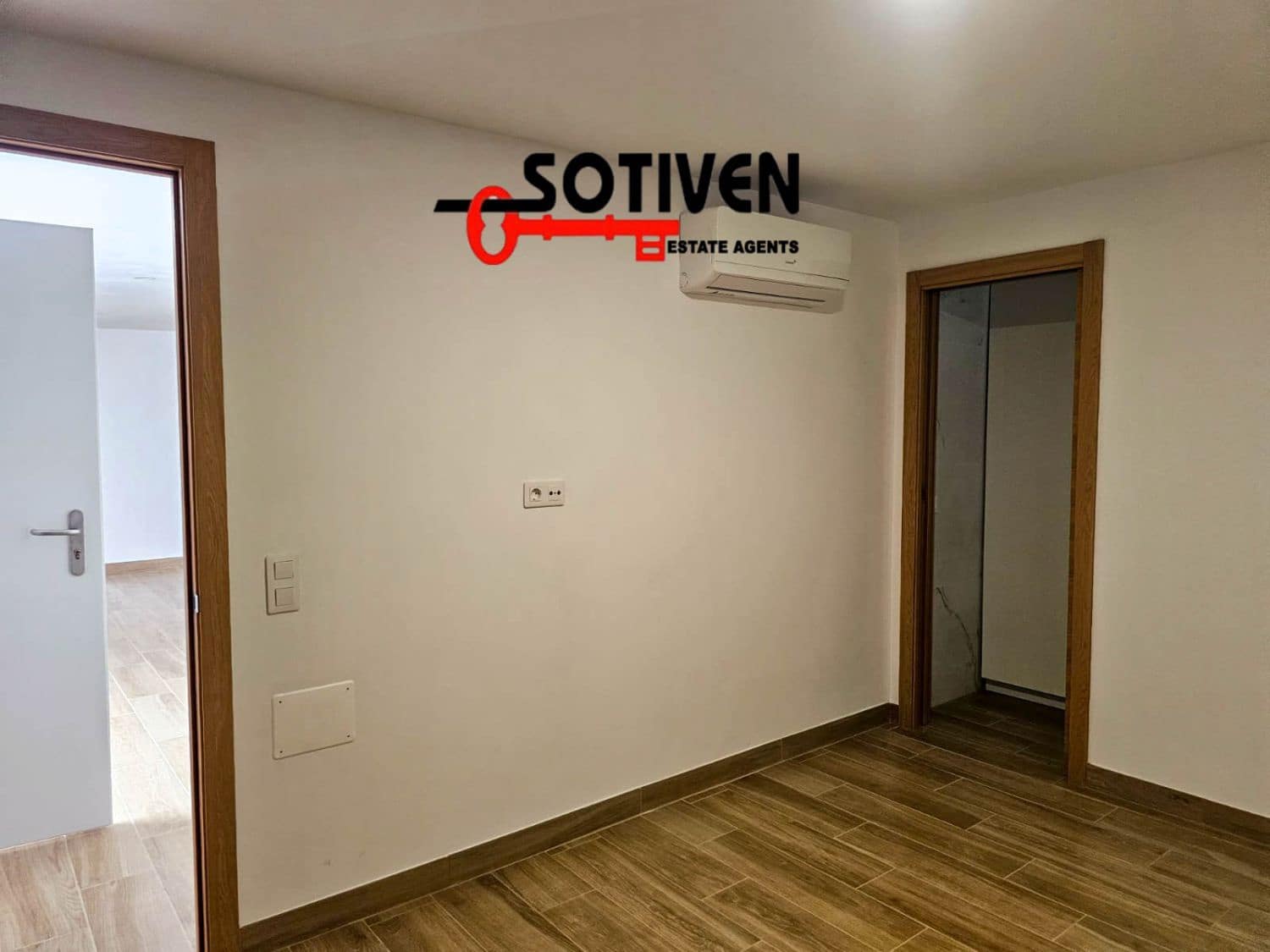 5 soveværelse Villa til salg i Guargacho med garage - € 820.000 (Ref: 8982719)