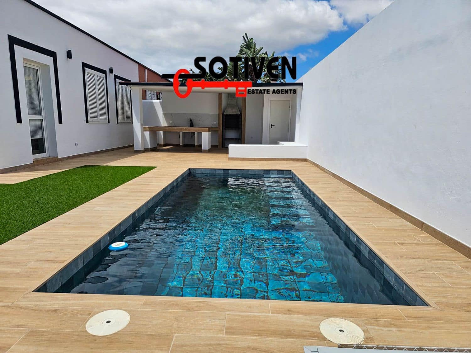 5 soveværelse Villa til salg i Guargacho med garage - € 820.000 (Ref: 8982719)