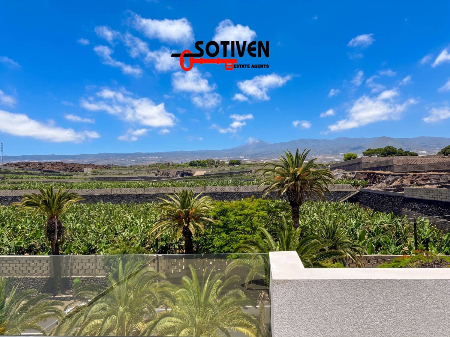 3 soverom Rekkehus til salgs i Playa San Juan med garasje - € 399 500 (Ref: 9040499)