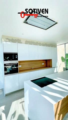 Chalet de 4 habitaciones en San Eugenio Alto, Adeje en venta - 2.700.000 € (Ref: 9119080)