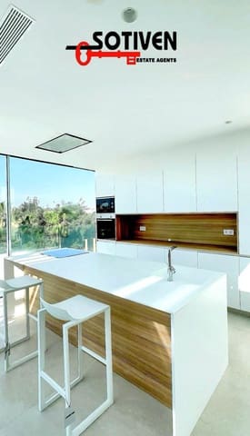 Chalet de 4 habitaciones en San Eugenio Alto, Adeje en venta - 2.700.000 € (Ref: 9119080)