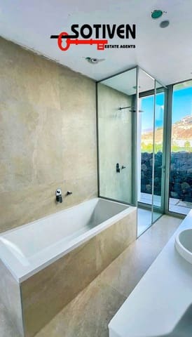 Chalet de 4 habitaciones en San Eugenio Alto, Adeje en venta - 2.700.000 € (Ref: 9119080)