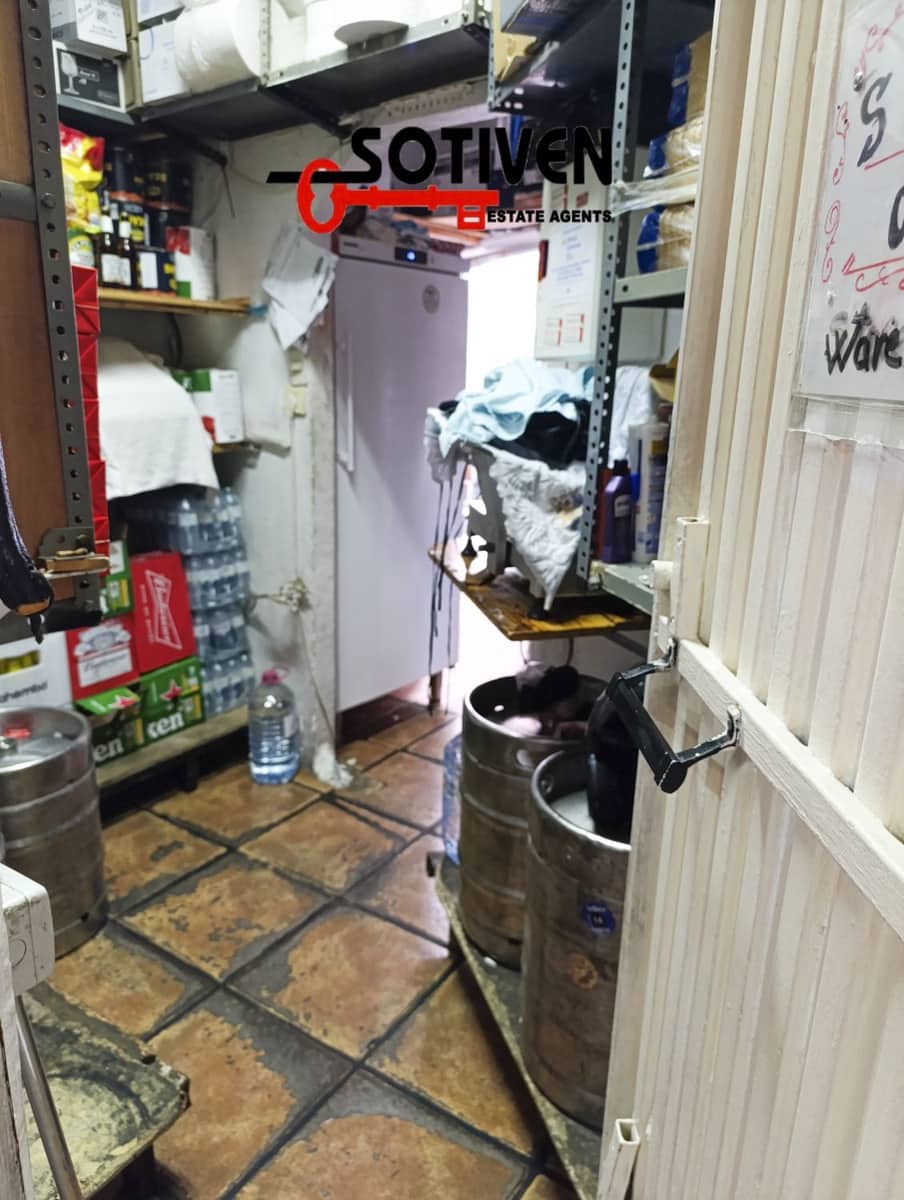 Commercial for sale in Costa Adeje - € 240,000 (Ref: 9152695)