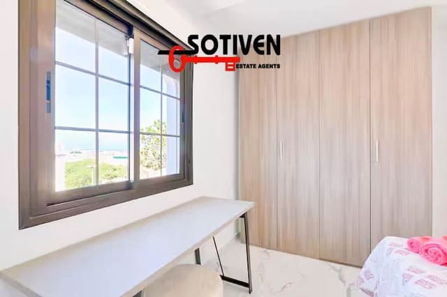 4 quarto Moradia em Banda para venda em Fañabe, Adeje com garagem - 490 000 € (Ref: 9159949)