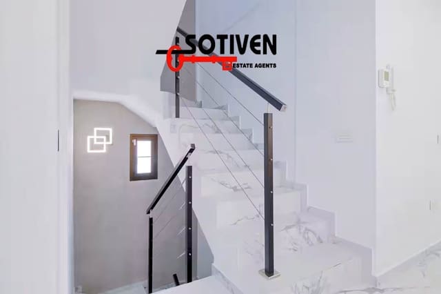 4 quarto Moradia em Banda para venda em Fañabe, Adeje com garagem - 490 000 € (Ref: 9159949)