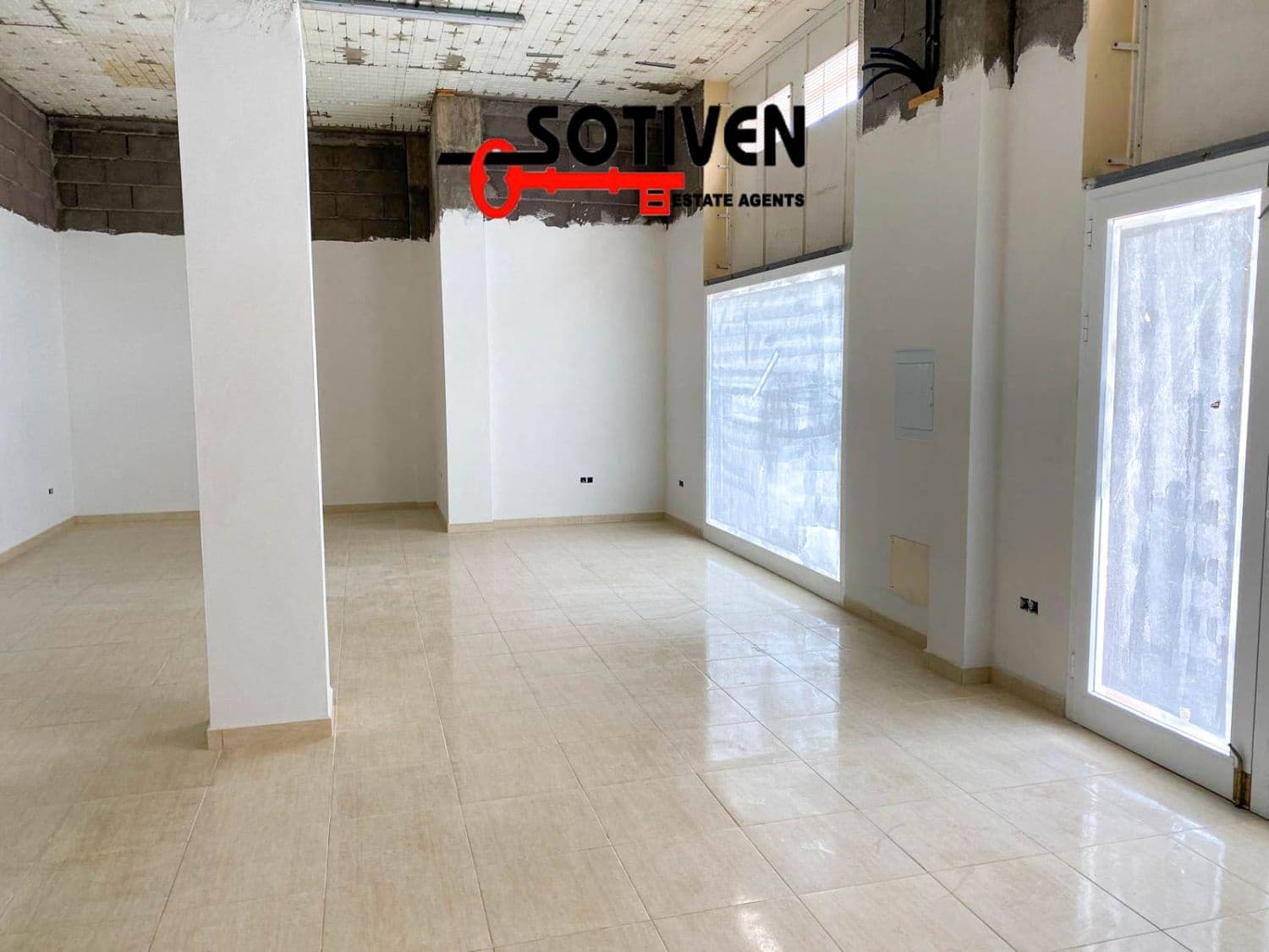 Commercial for sale in Parque de la Reina with garage - € 172,000 (Ref: 9313889)