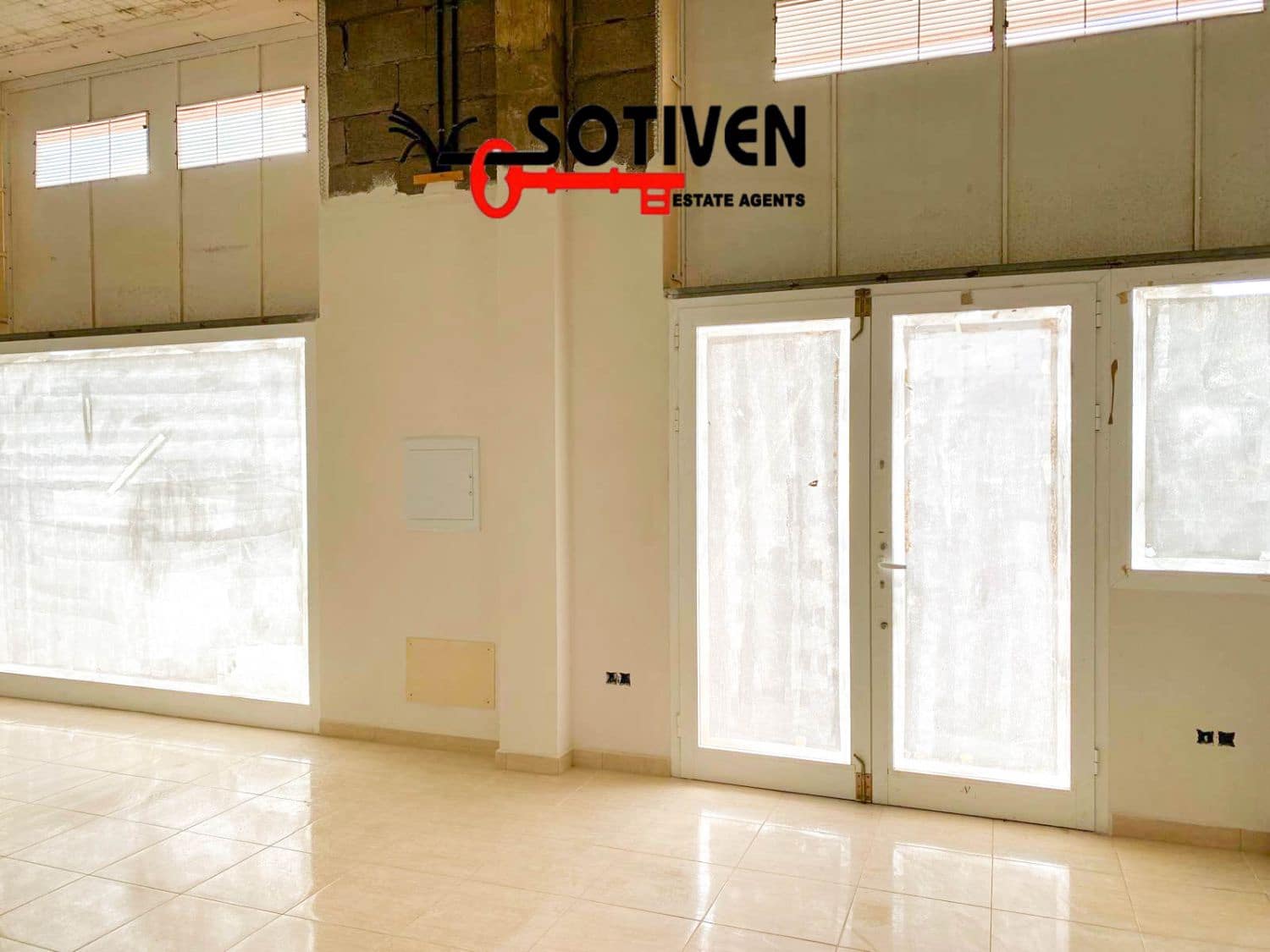 Commercial for sale in Parque de la Reina with garage - € 172,000 (Ref: 9313889)