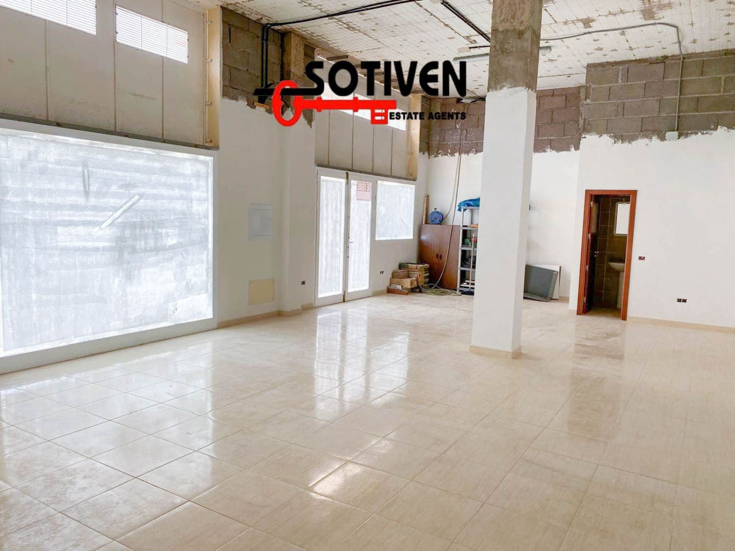 Commercial for sale in Parque de la Reina with garage - € 172,000 (Ref: 9313889)