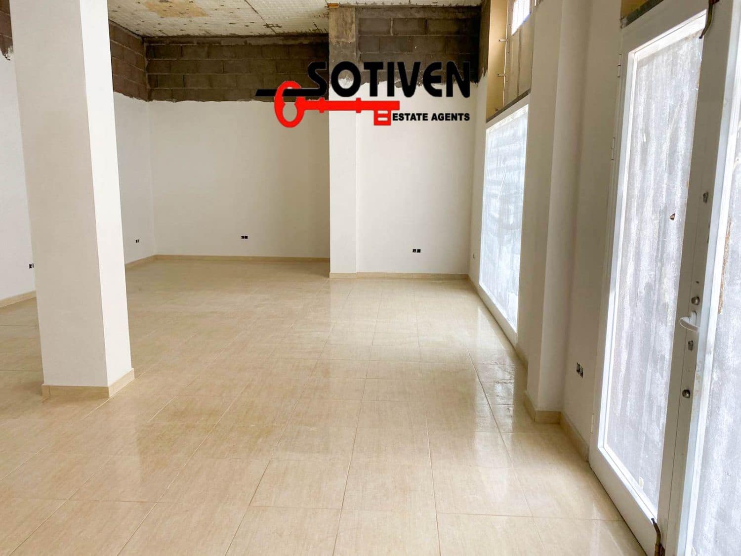 Commercial for sale in Parque de la Reina with garage - € 172,000 (Ref: 9313889)