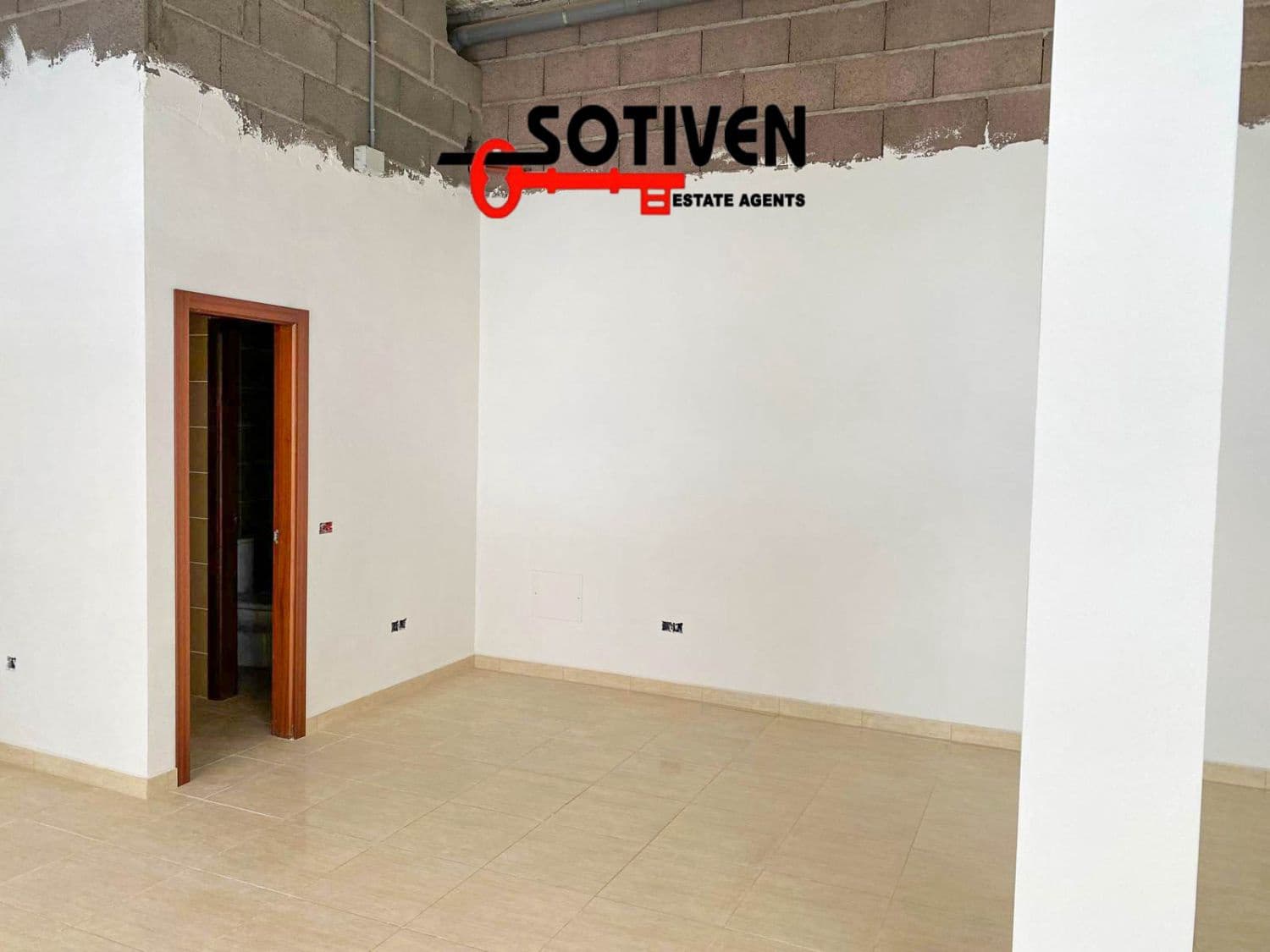 Commercial for sale in Parque de la Reina with garage - € 172,000 (Ref: 9313889)