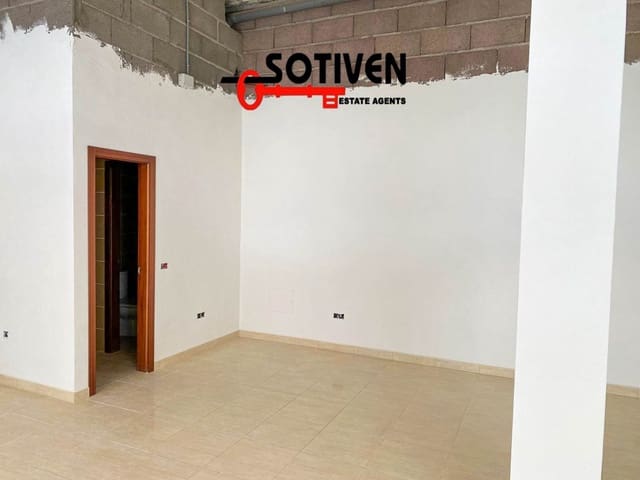Erhverv til salg i Parque de la Reina, Arona med garage - € 172.000 (Ref: 9313889)