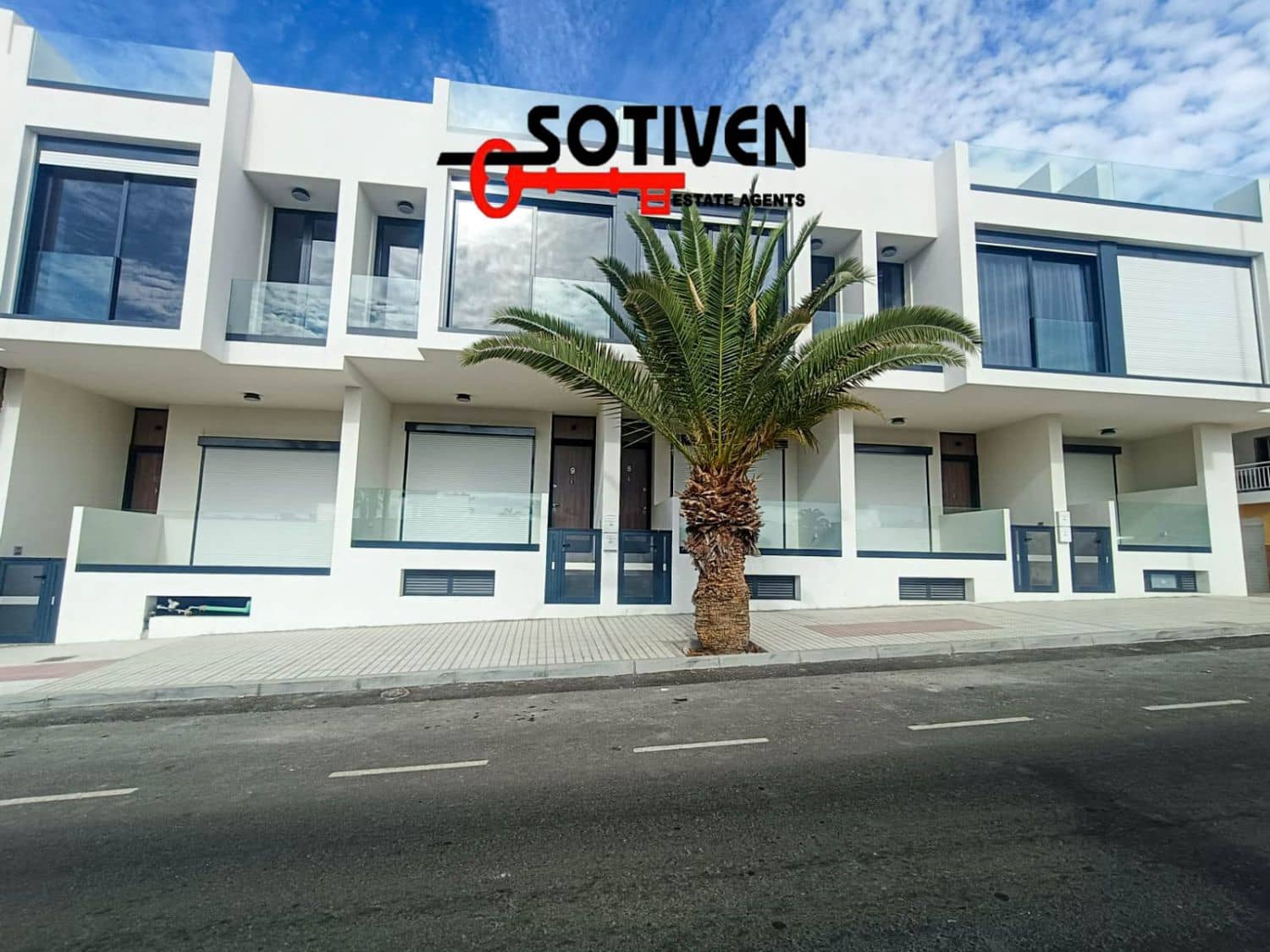 3 sovrum Radhus till salu i Playa San Juan med garage - 539 500 € (Ref: 9331006)