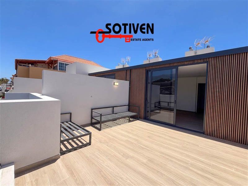 3 bedroom Terraced Villa for sale in Playa San Juan with garage - € 499,500 (Ref: 9331006)