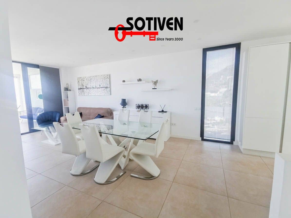 Chalet de 4 habitaciones en Costa Adeje en venta - 1.890.000 € (Ref: 9465334)