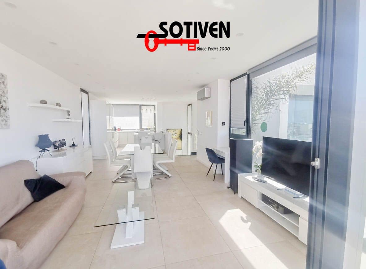 Chalet de 4 habitaciones en Costa Adeje en venta - 1.890.000 € (Ref: 9465334)