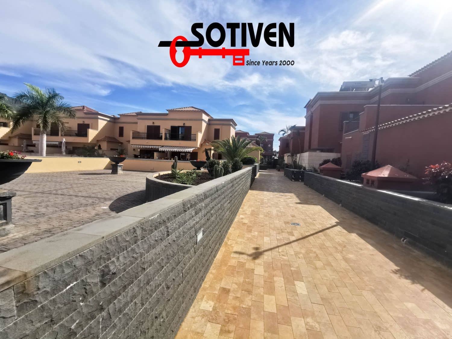 3 bedroom Villa for sale in Costa Adeje with garage - € 1,200,000 (Ref: 9497006)