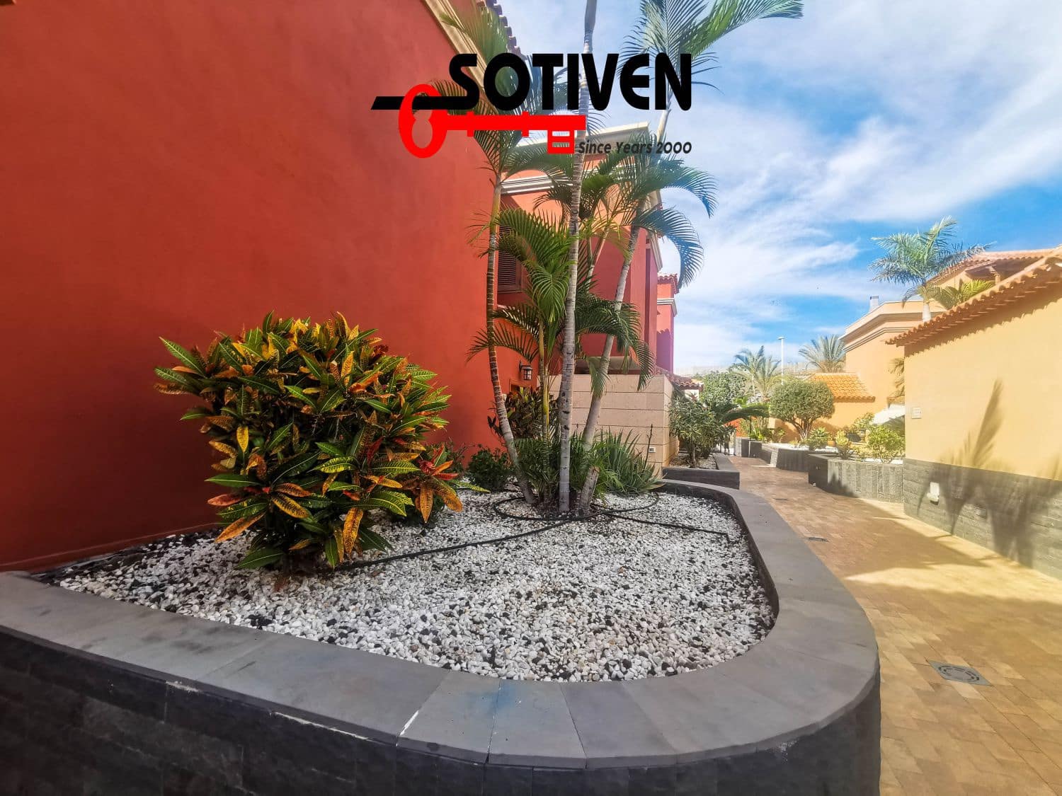 3 bedroom Villa for sale in Costa Adeje with garage - € 1,200,000 (Ref: 9497006)