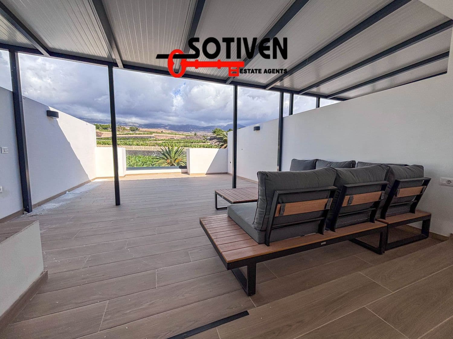 3 soveværelse Rækkehus til leje i Playa San Juan med garage - € 3.000 (Ref: 9508513)